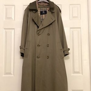 Vintage Burberry Trench - Men's Size 42 R - Olive Color - wool liner